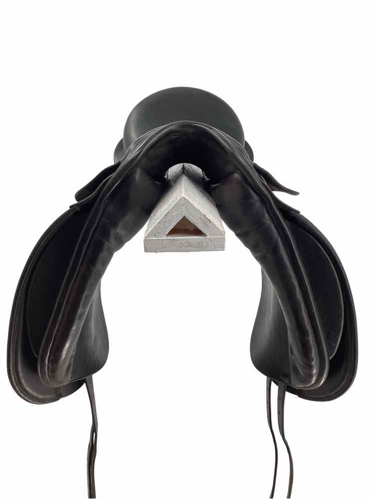 17" Karl Niedersuss used dressage saddle B