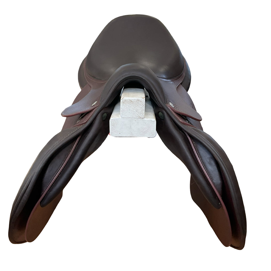 17" Devoucoux Biarritz O Medium Used Hunter/Jumper Saddle