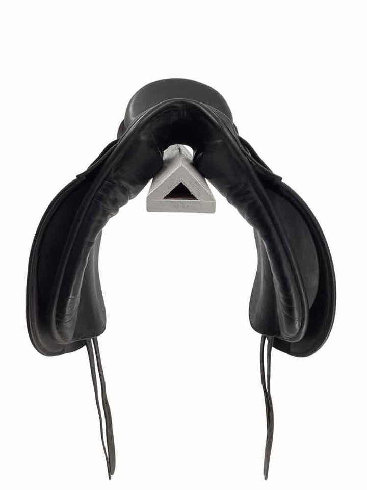 17.5" Karl Niedersuss used dressage saddle