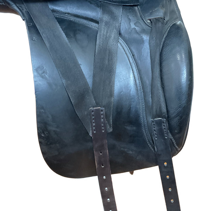 18" Busse Solibel Atlanta Medium Used Dressage Saddle