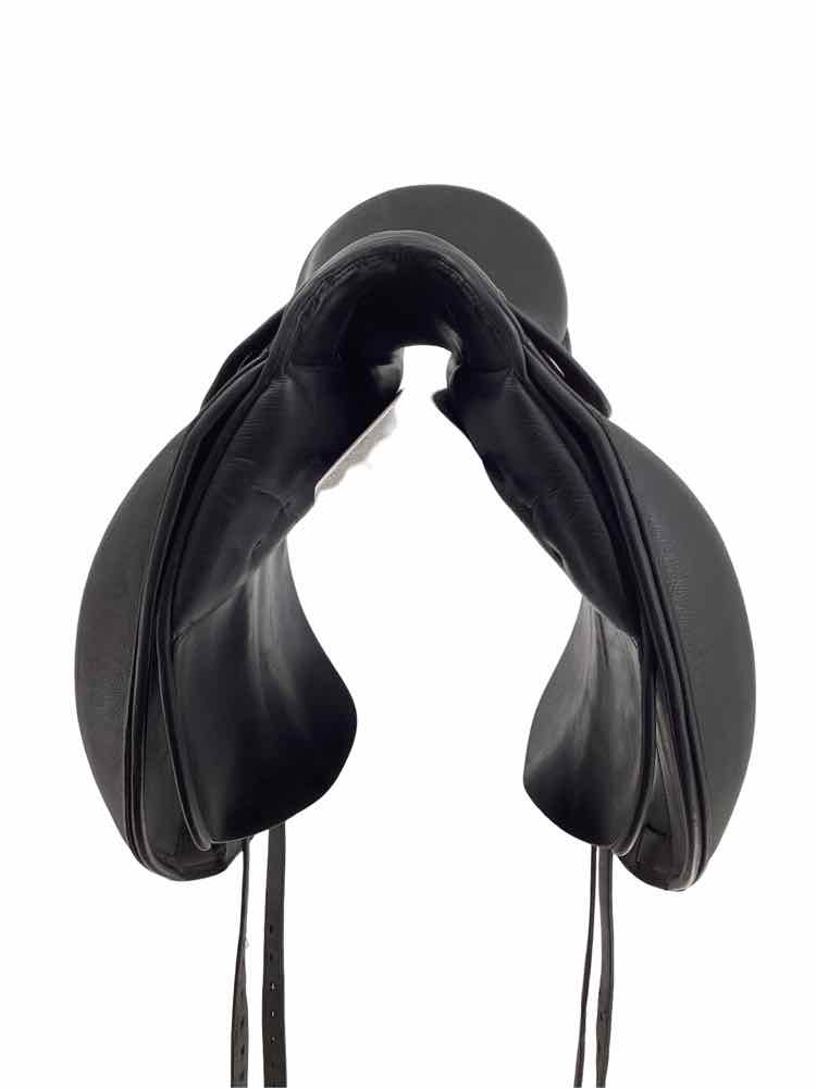 18" Stubben De Luxe used dressage saddle B has cover