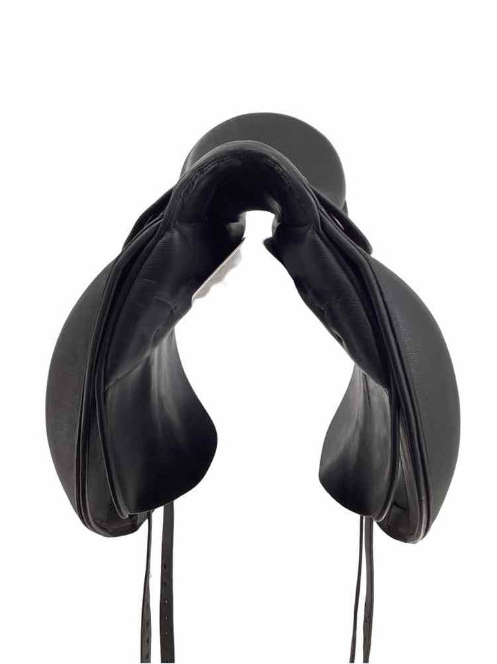 18" Stubben De Luxe used dressage saddle B has cover