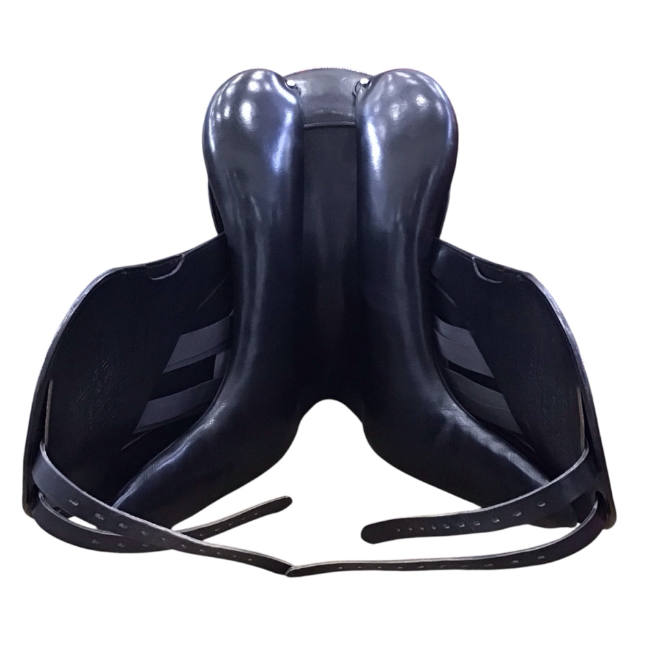 18" Stubben Centurion 31cm Medium/Wide Demo Condition Dressage Saddle - H