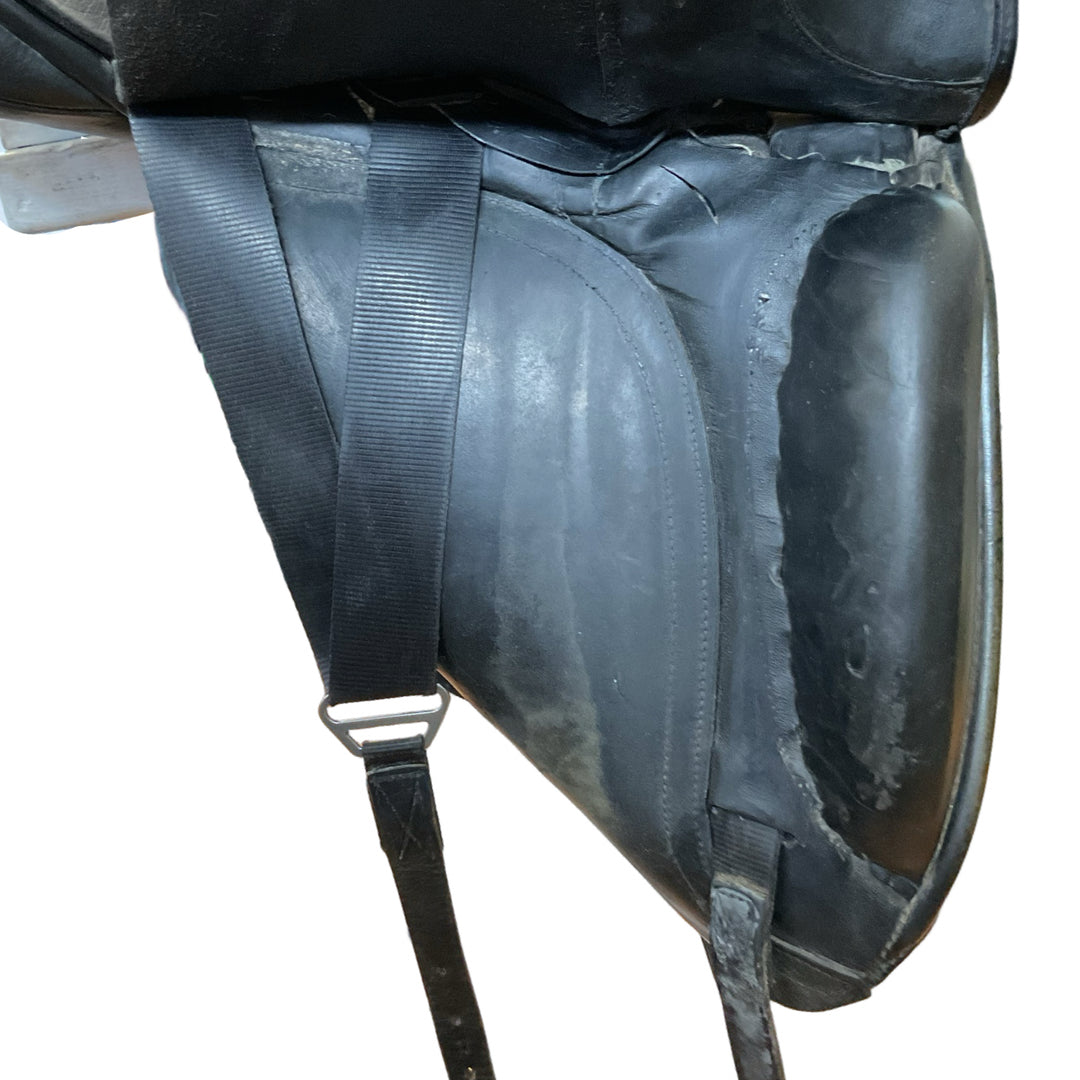 18" Custom Saddlery Wolfgang Valor Med/Wide Used Dressage Saddle