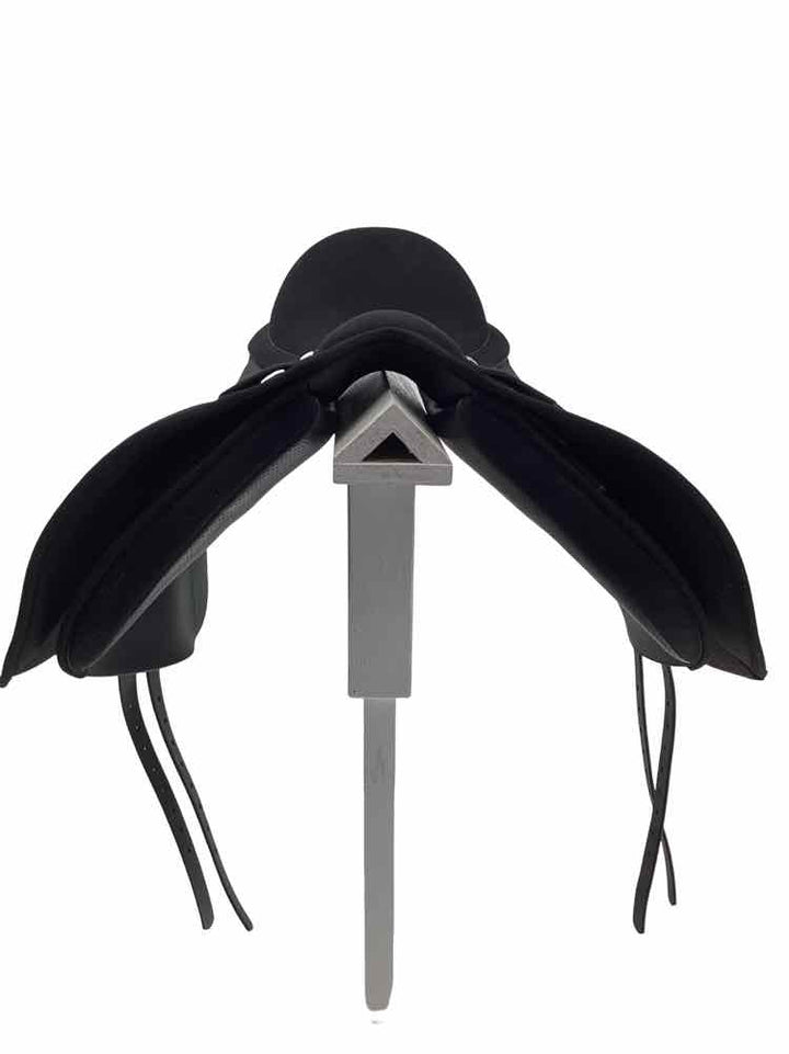 18" Wintec 2000 wide adjustable tree used saddle