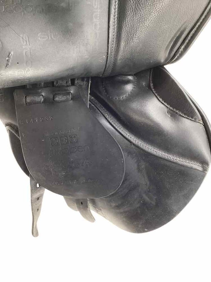 17" Stubben used close contact saddle B has cover