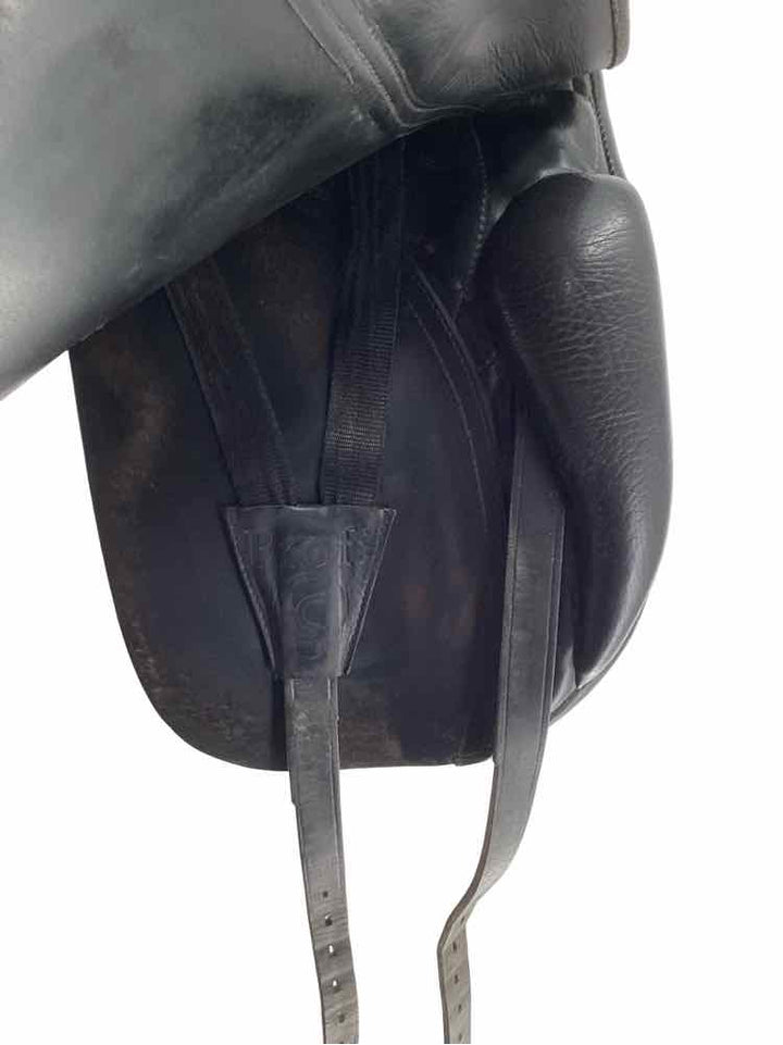 17" Schumacher used dressage saddle