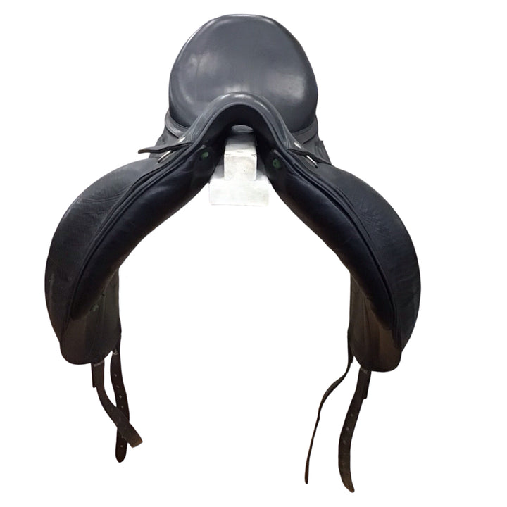 17.5" Devoucoux Loreak Medium Used Dressage Saddle - H