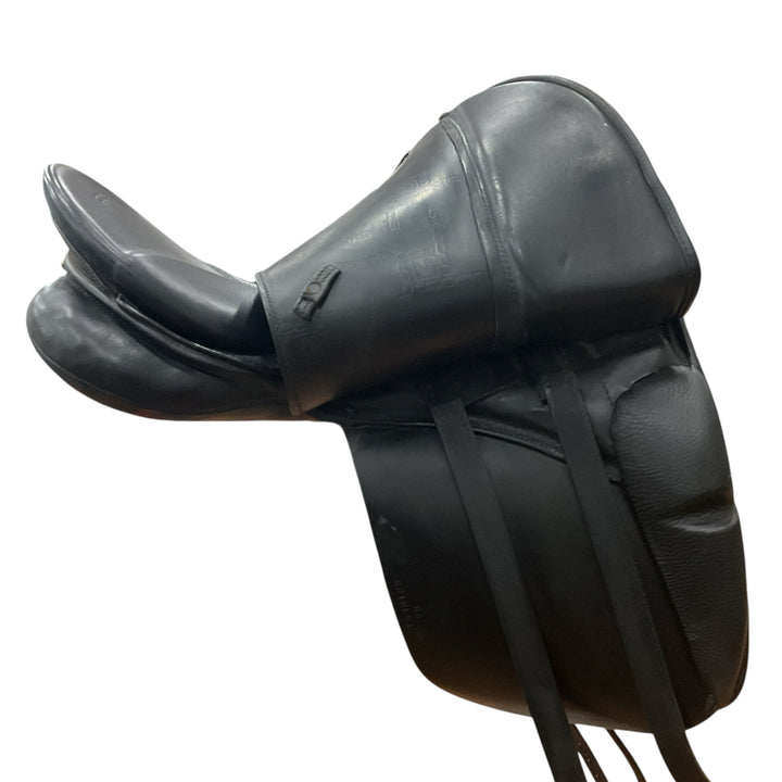18" Stubben Genesis De Luxe 29cm Medium Used Dressage Saddle - H