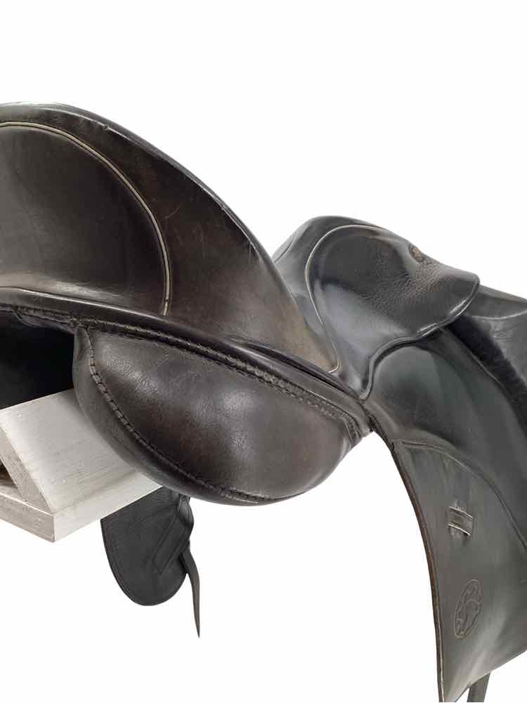18" Henning used dressage saddle with cover B