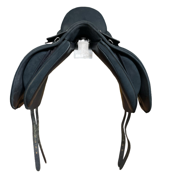 18" Wintec Isabell Icon Adjustable Used Dressage Saddle