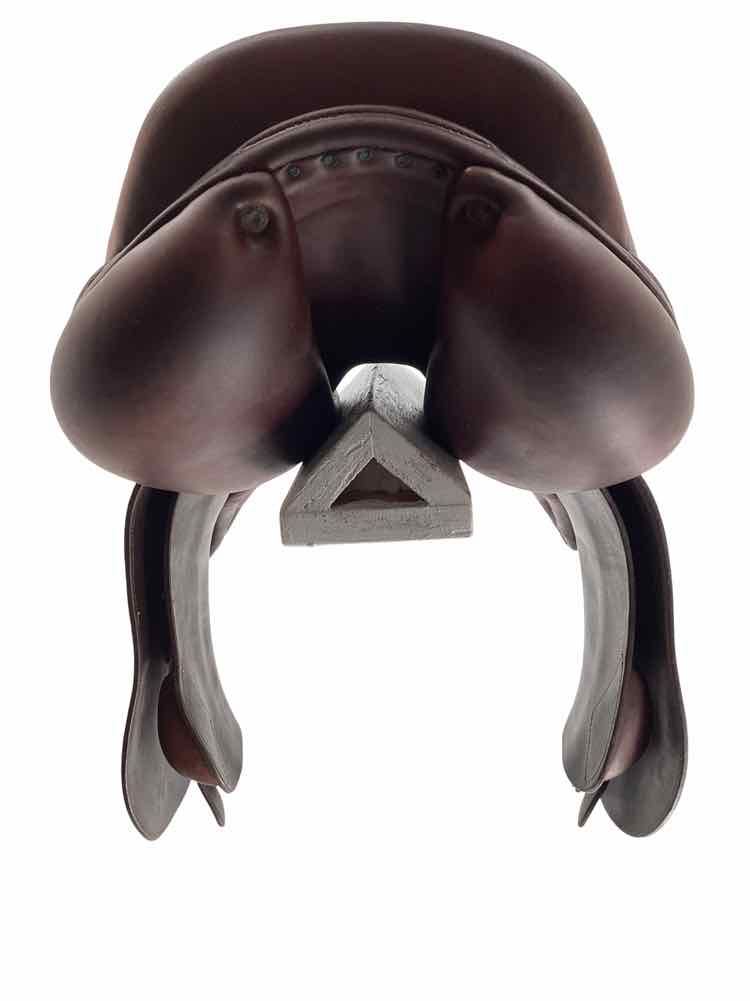 17.5" L Apogee used close contact saddle