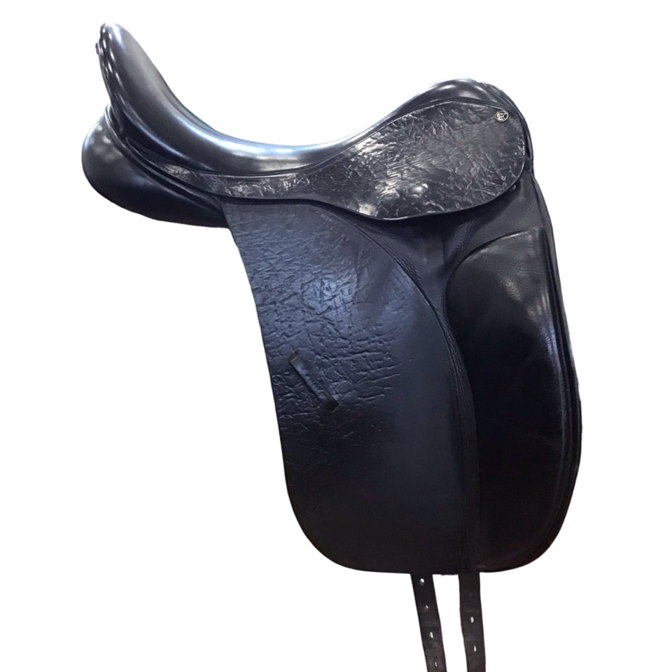 18" County Connection Medium/Wide Used Dressage Saddle - H