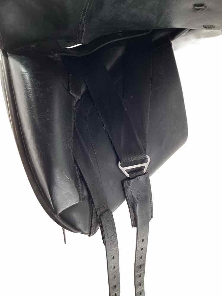 18" Detente Advanced saddle fit used dressage saddle