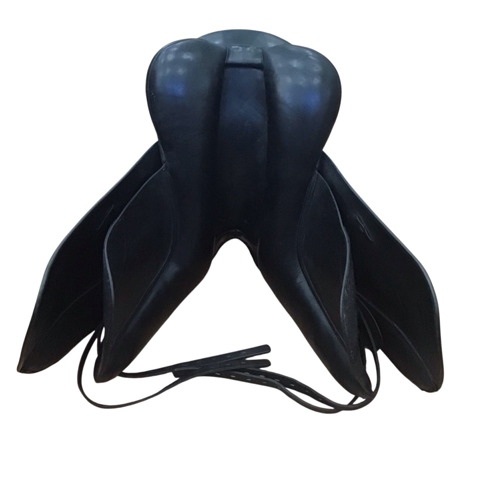 17.5" M. Toulouse Aachen Medium Used Dressage Saddle - H