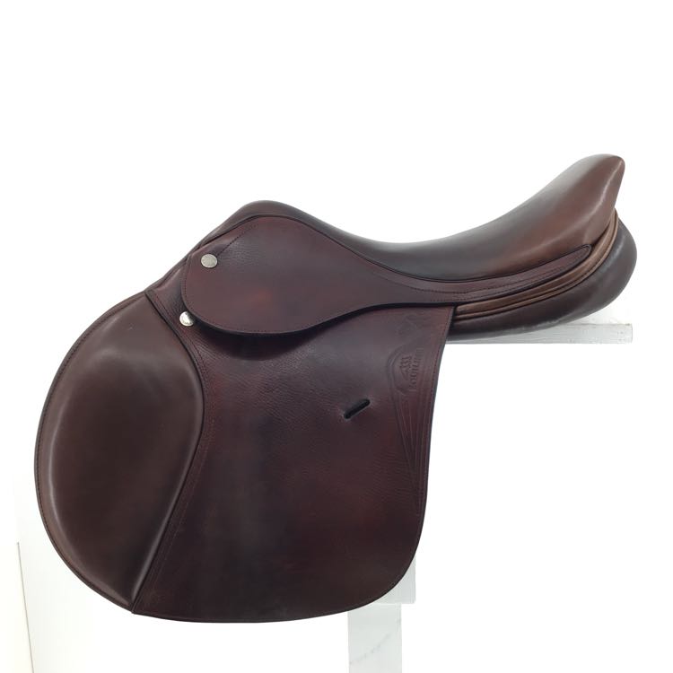 17.5" Equiline used close contact saddle B