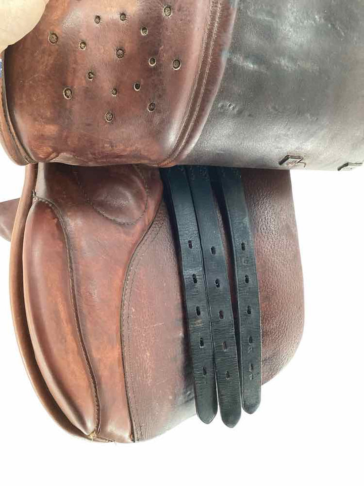 16.5" Mystic used close contact saddle B