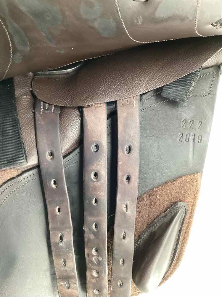 17.5" Hastilow Adjustable tree wool flocked used close contact saddle B