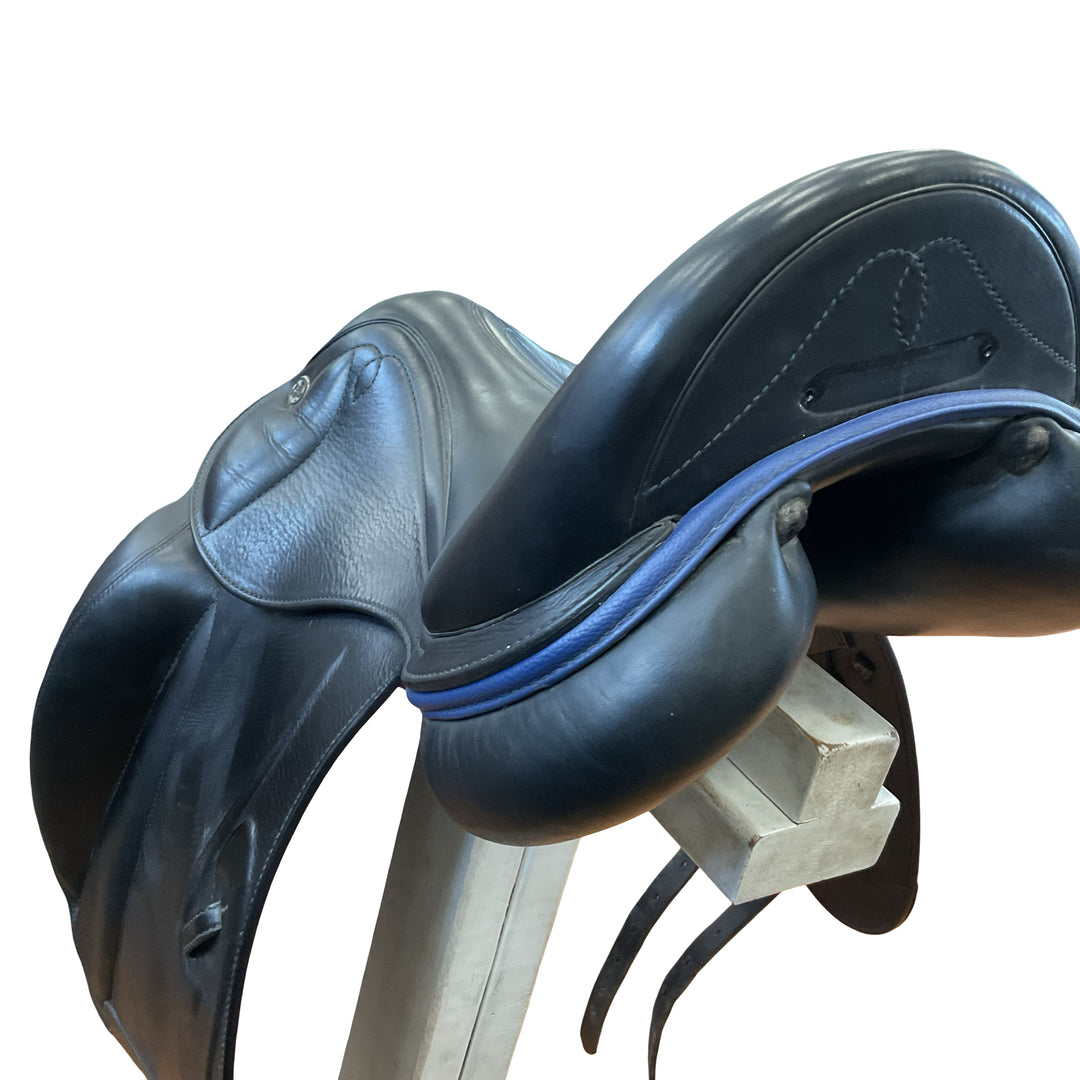 18" Prestige Venus K-New 33cm Medium Used Dressage Saddle