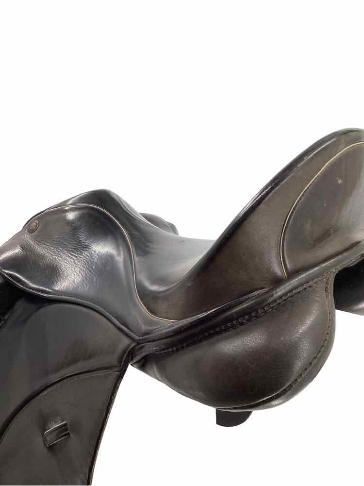 18" Henning used dressage saddle with cover B