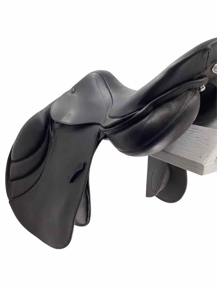 18" Stubben Portos used close contact saddle