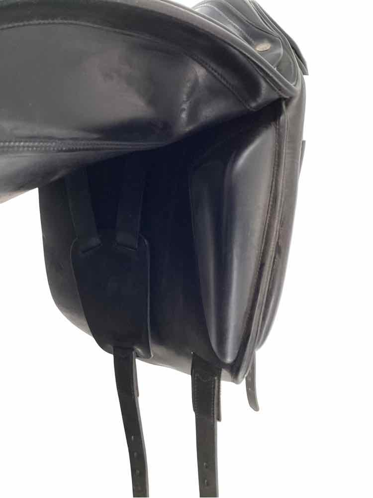 17" Amerigo dressage saddle