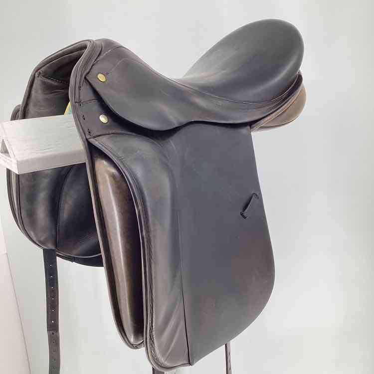 18" Prestige used dressage saddle B