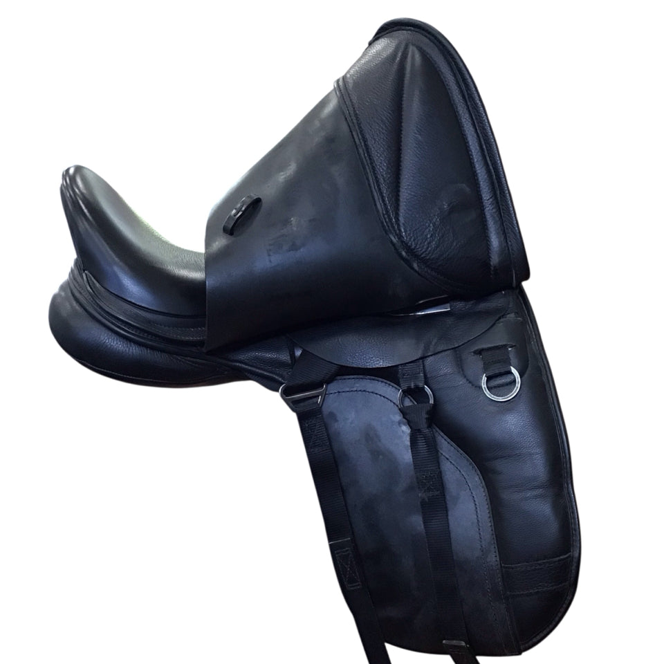 17" Kent & Masters HDS Adjustable Used Dressage Saddle - H