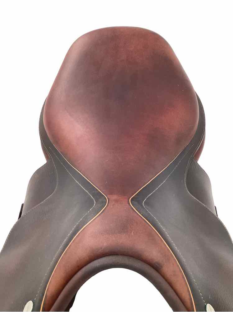 17.5" L Apogee used close contact saddle