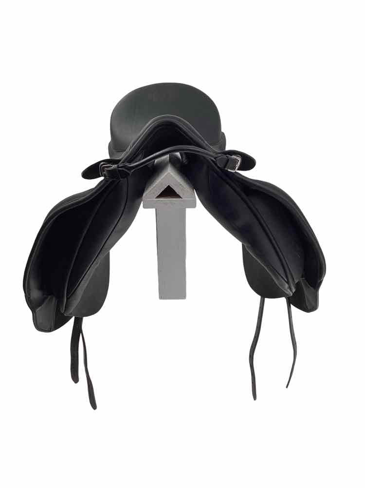 17" HCS used dressage saddle