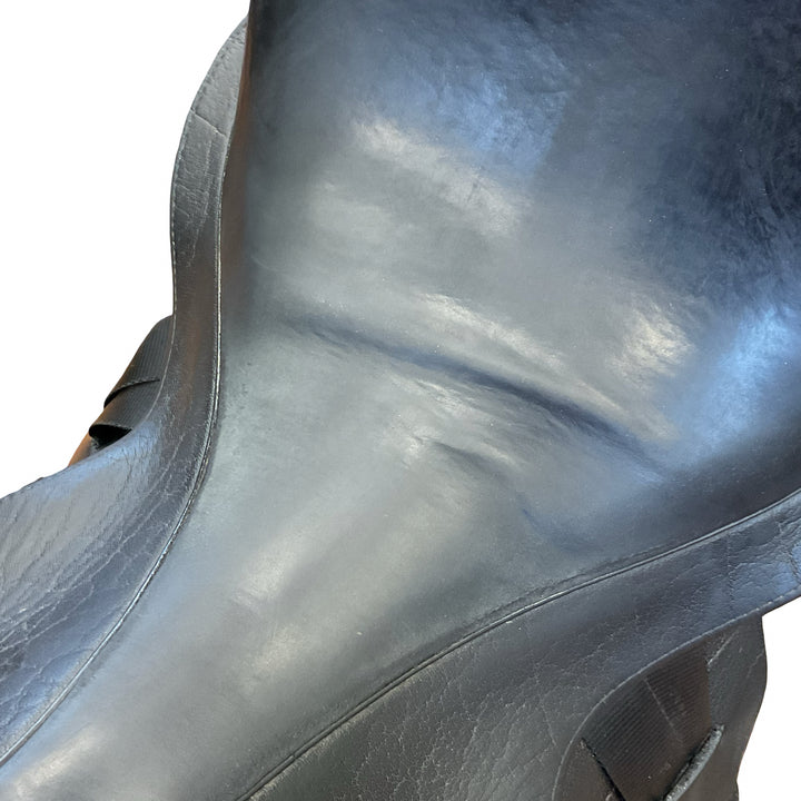 18.5" Veritas Eximo Wide Used Dressage Saddle