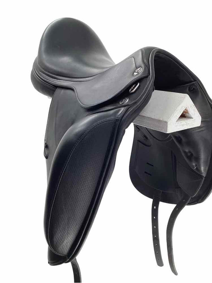 17.5" Prestige used dressage saddle