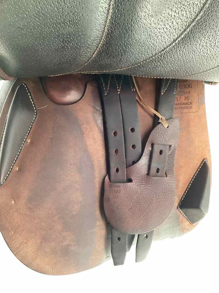 17" Antares used close contact saddle wool flocked