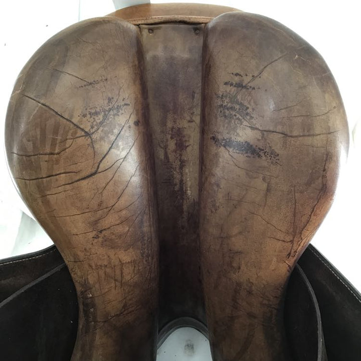 17.5" Beval used close contact saddle B