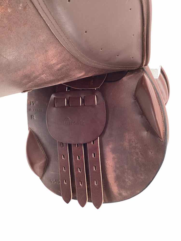 17" Dover used close contact saddle B