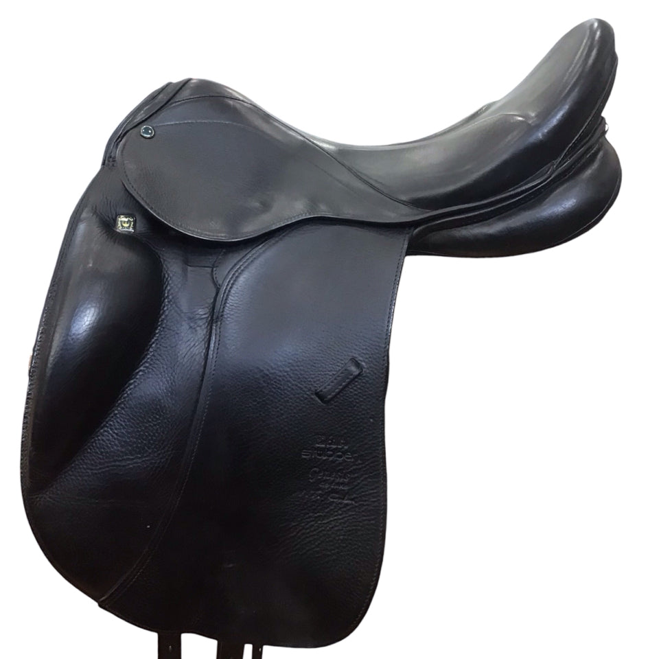 17.5" Stubben Genesis De Luxe 29cm Medium Used Dressage Saddle - H