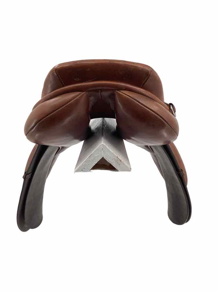 16.5" Mystic used close contact saddle B