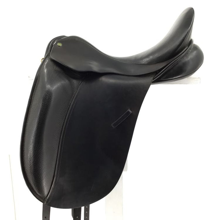 17.5" Windsor used dressage saddle B