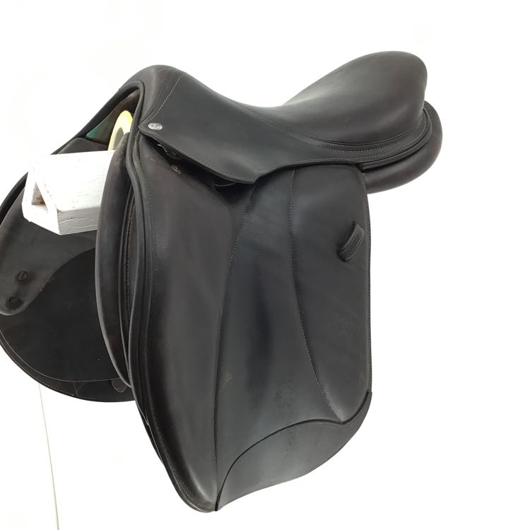 17" Voltaire used close contact saddle B