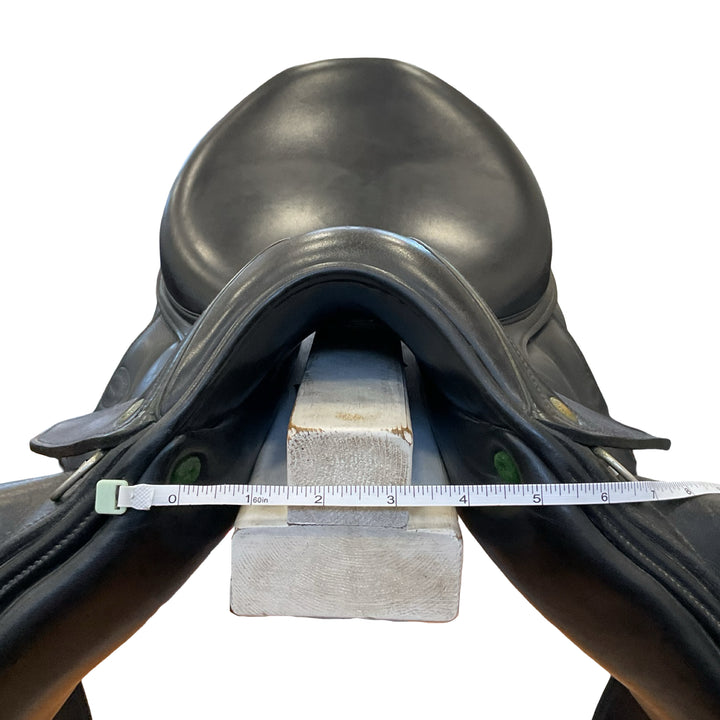 17.5" Devoucoux Makila Medium Used Dressage Saddle