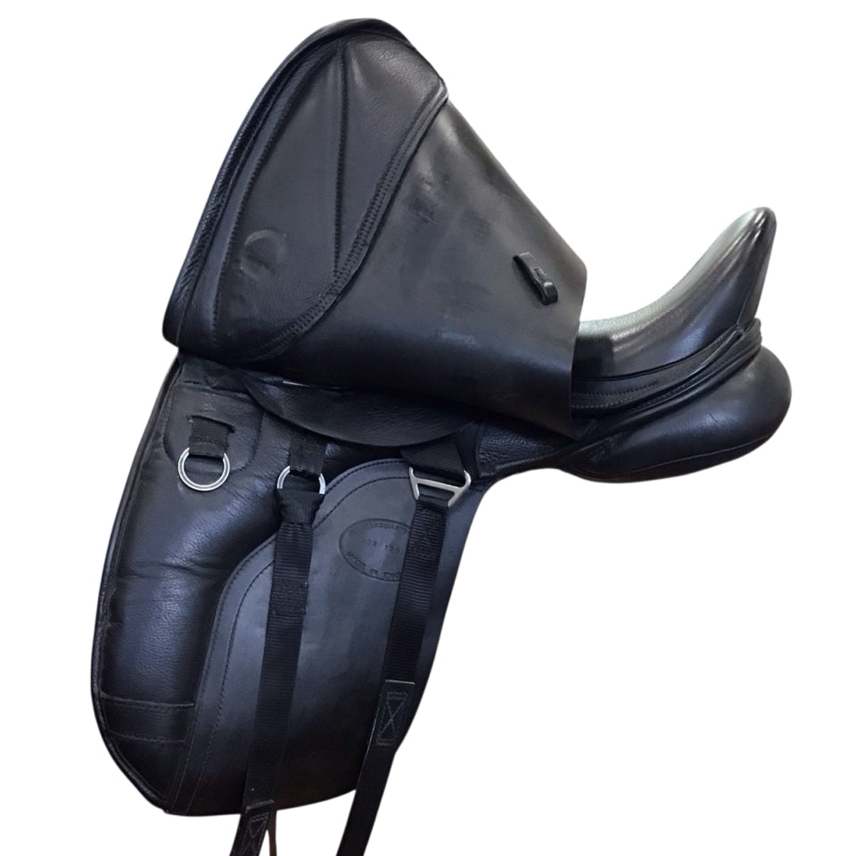 17" Kent & Masters HDS Adjustable Used Dressage Saddle - H