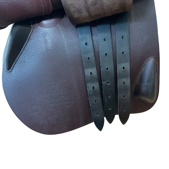 17" Devoucoux Biarritz O Medium Used Hunter/Jumper Saddle