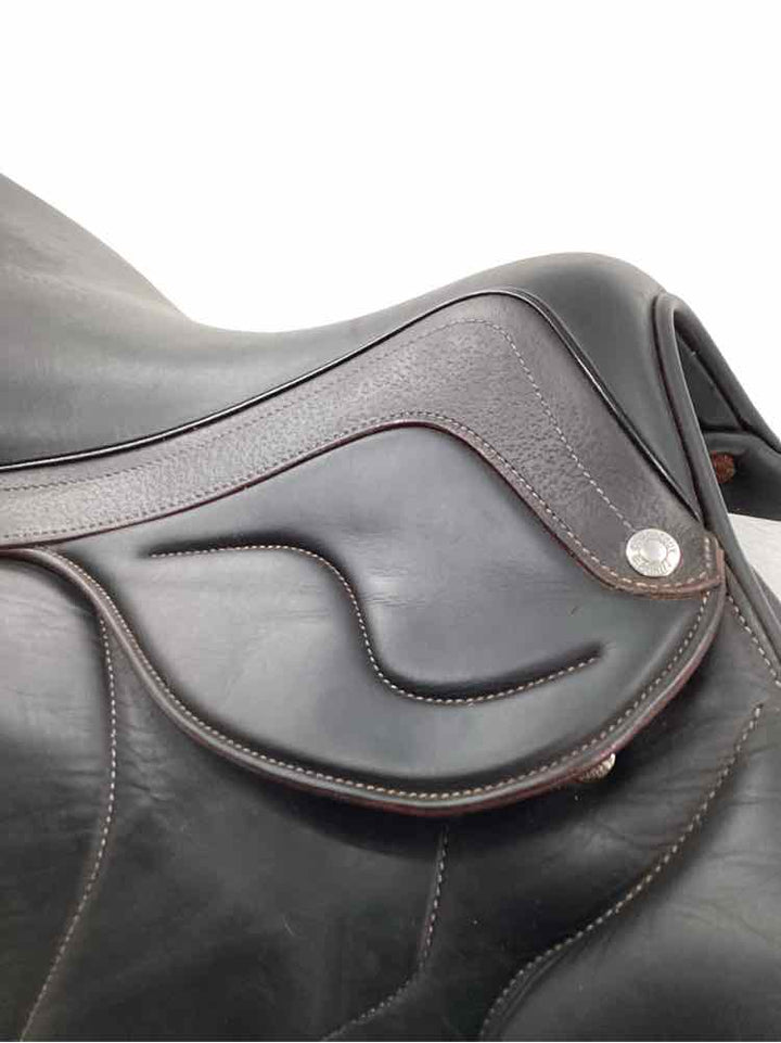 18" Devoucoux Biarritz used close contact saddle