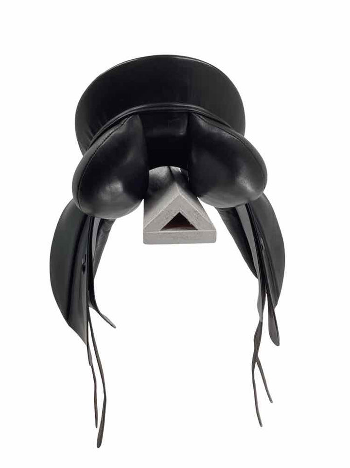 BUTLER OTTO SCHUMACHER USED DRESSAGE SADDLES