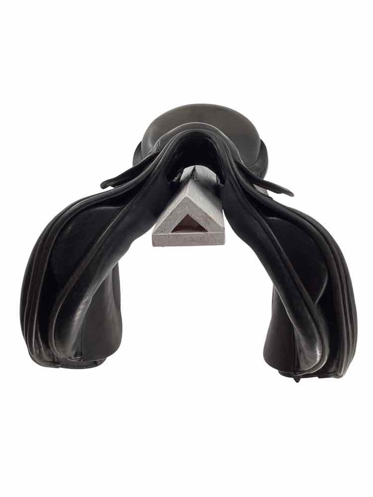 17" County Conquest used close contact saddle