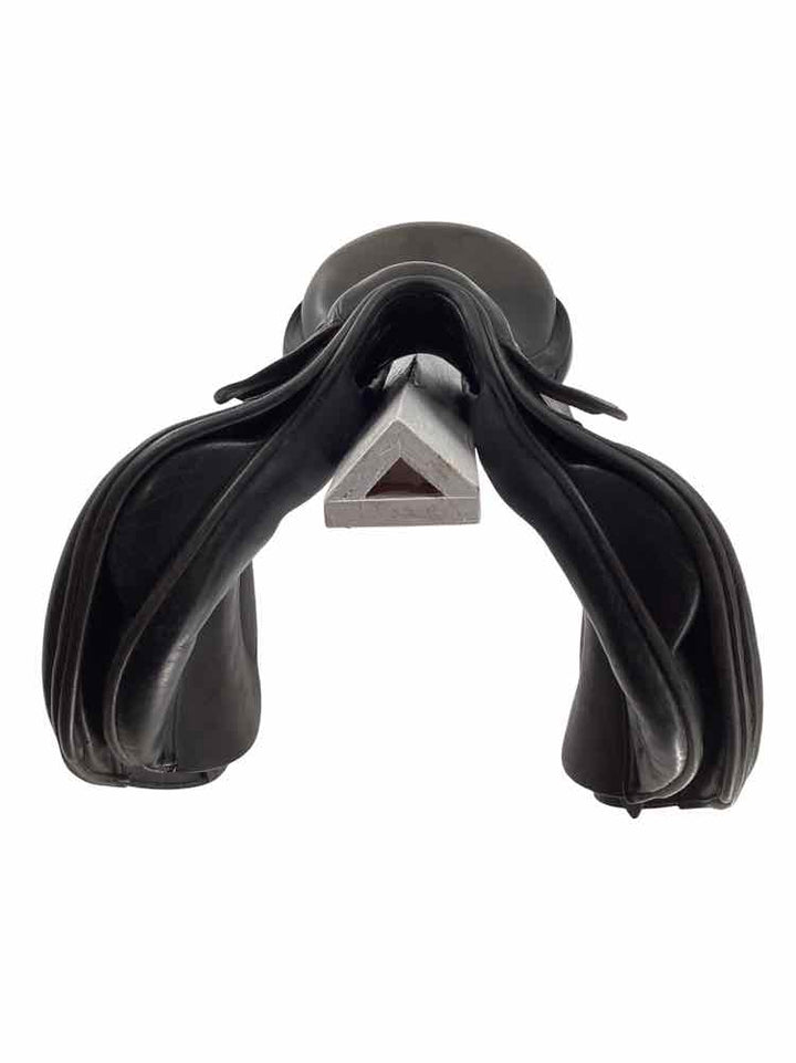 17" County Conquest used close contact saddle