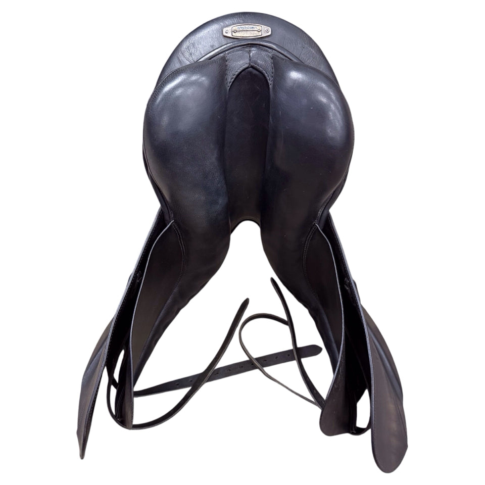18" Stubben Maestoso De Luxe 28cm Med/Narrow Used Dressage Saddle - H