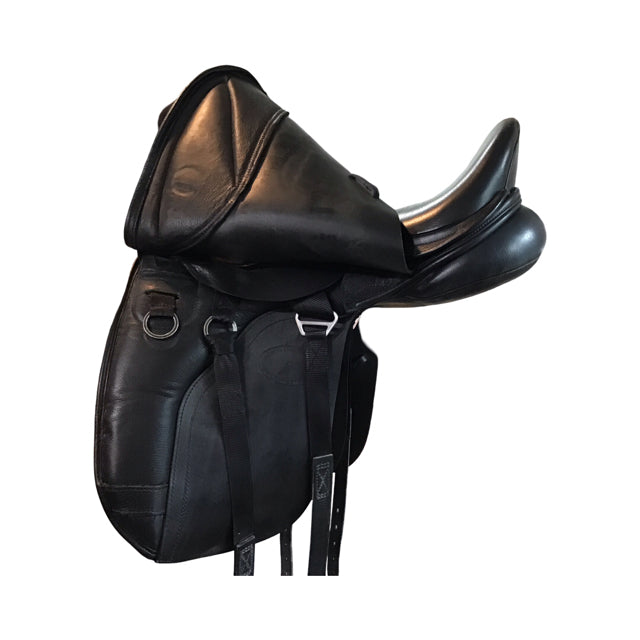 17" Kent & Masters HDS Medium Tree Used Dressage Saddle - C