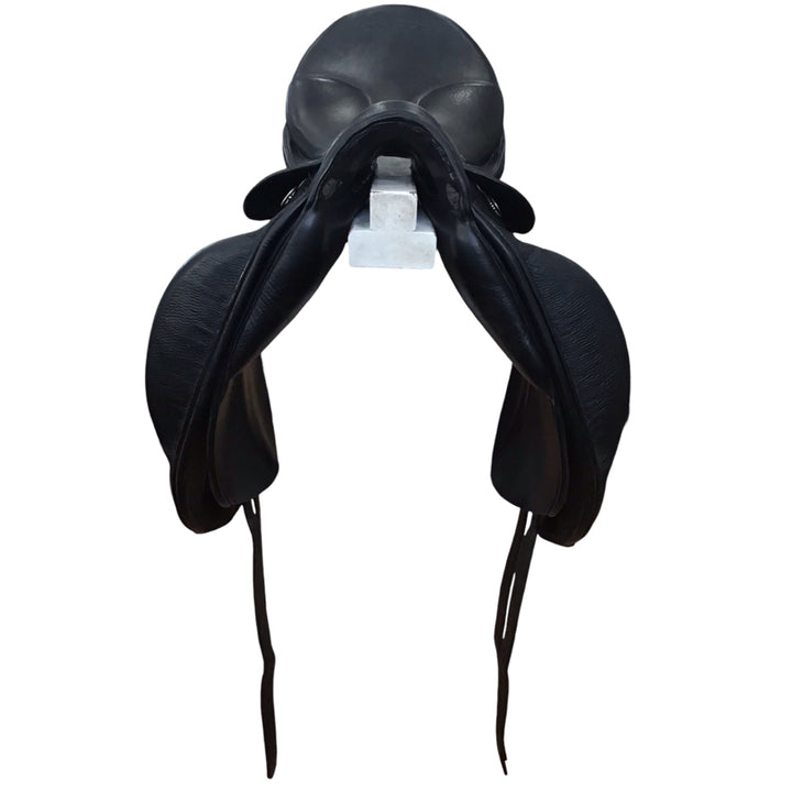 17.5" Stubben Genesis De Luxe 29cm Medium Used Dressage Saddle - H