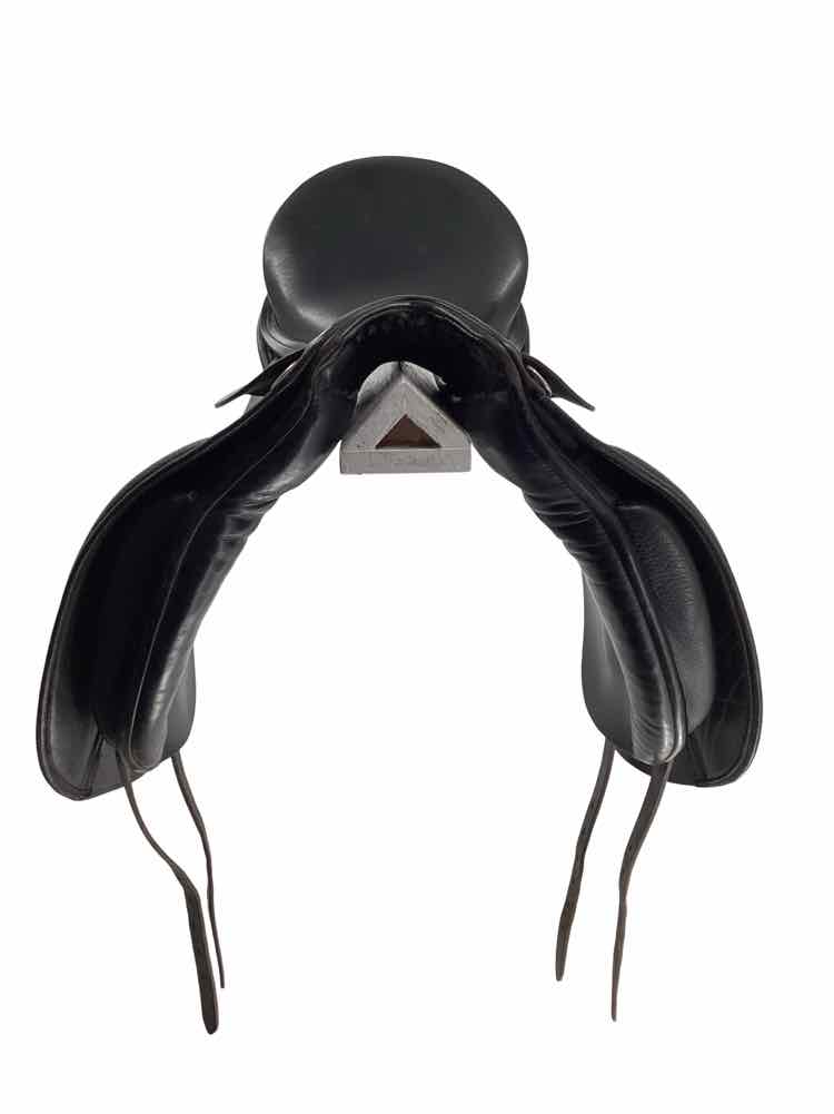 17" Schumacher used dressage saddle